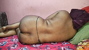 Arab woman visits massage shop for intimate oily session