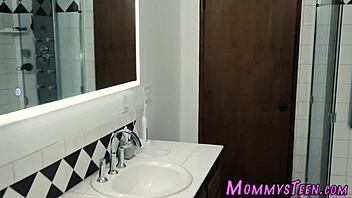 Milf and teen explore pussy licking in lesbian session