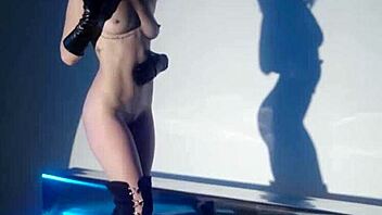 Big butt teen chambers exposes pierced body posing hot