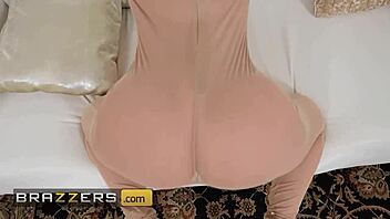 brazzers oiled lasirena69 juicy pussy fucked better with more oil 🔥🍑