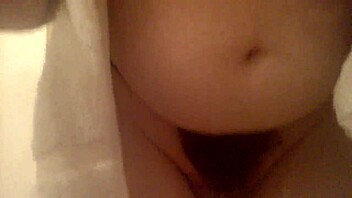 mepeecassie shares bathroom contact for wet solo chats