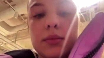 wanna see this bbw teen deepthroat in public? 😏🍆💦