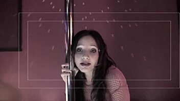 Romana Ryder's shaved pussy creampied in hot threesome