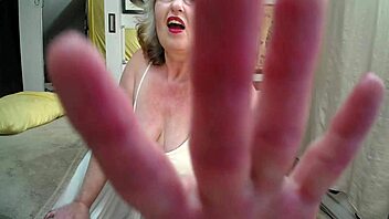 mature granny fingers hairy pussy in pink panties