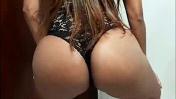 curvy ebony shakes her big ass