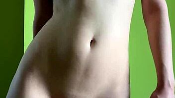 would ya fuck my tight young shaved pussy maiskii? 😩