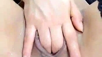 la coneja rabitquicky squirts wild with toy and fingers, blonde tetona machine explodes multiple times