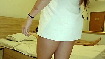 Beautiful cheerleader drops towel exposing huge tits big ass