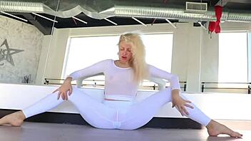 yoga poses and deep stretches feel amazing 🧘‍♀️💪