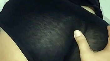 Mi Amiga En Mini Short Se Pone Caliente En Whatsapp Chat!