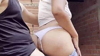 Putita Colombiana Follando En Público Con Semen Goteando Callejero