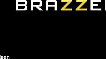 ohh finger my wet pussy maid ryan keely while lulu chu joins threesome fun brazzers