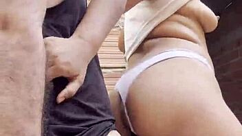 Putita Colombiana Follando En Público Con Semen Goteando Callejero