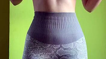 would ya fuck my tight young shaved pussy maiskii? 😩