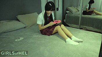 daddy licks my shaved teen pussy till i cum hard