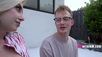 stepmom's jiggly curves bounce perfectly on cock!