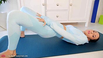 watch me stretch holes with huge dildo baby