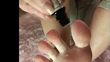 worship my sexy barefoot toes and soles