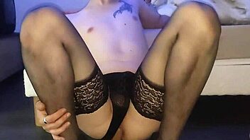 OH FUCK, Travesti Pounds Her Wet Chatte Till Explosive Orgasm!