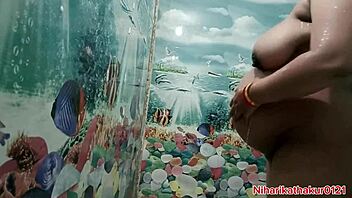 Enticing curves of 9 months pregnant Indian mature wife