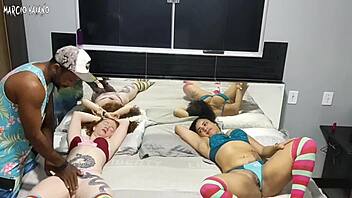 duas gostosas apertadinhas assim... nao e pra qualquer um, que sorte a minha!