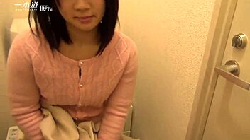 Ami fingers big pussy for toilet creampie blast