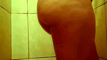 Chubby latina teen exibes huge pussy in steamy bath orgasm