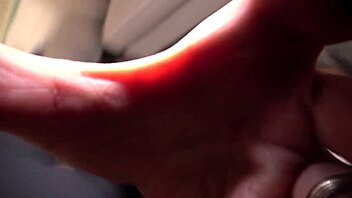 ももさん says she's super hot and touch me everywhere it feels so good 😍💦