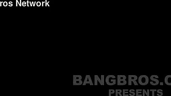 Vivi's Daring Bus Pussy Spreading Leads to Facial Cumshot Blast