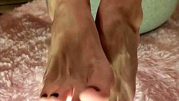 worship my sexy barefoot toes and soles