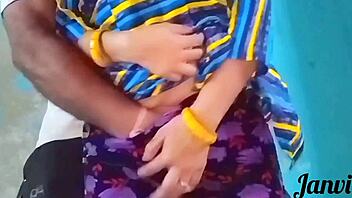 Janvibhabhii pounds chubby girlfriend rough at home