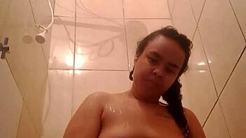 Chubby latina teen exibes huge pussy in steamy bath orgasm