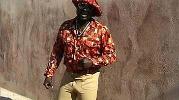 yo check whore's outdoor ebony ball licking blowjob