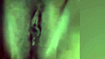 Ma collègue se masturbe dans la douche en se filmant!?