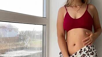 Homemade teen wife masturbates publicly seducing street passersby to orgasm