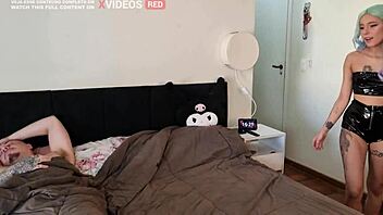 Novinha's first porn scene features deepthroat cowgirl and double penetration