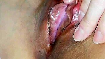rubbing wet clit closeup horny japanese solo pussy fingering 😏💦