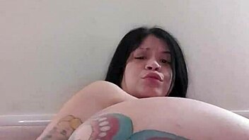 me toco mientras me miras papi wet and horny