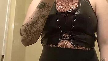 Vibrating lovesense toy buzzes while i do makeup