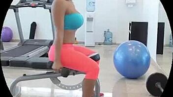 tranny slut's bubble butt split by monster cock creampie