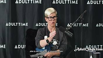 Podcast chat with gorgeous Sophia Locke! 🎙️🔥