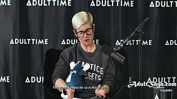 Podcast chat with gorgeous Sophia Locke! 🎙️🔥