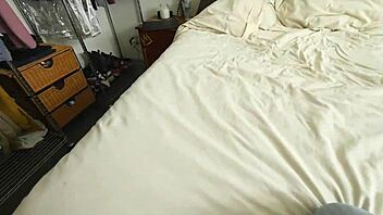 Hot babe helps with handjob and blowjob 😘🍆