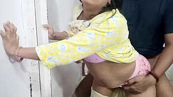 Hot Indian bhabhi fucks boyfriend's monster cock while husband away