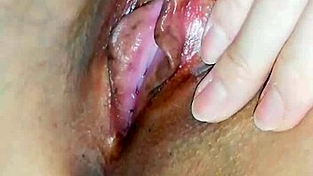 rubbing wet clit closeup horny japanese solo pussy fingering 😏💦