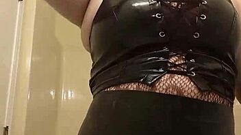 Vibrating lovesense toy buzzes while i do makeup