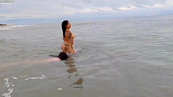 climbing two hotties and begging to suck my cum 😈🍆💦