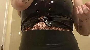 Vibrating lovesense toy buzzes while i do makeup