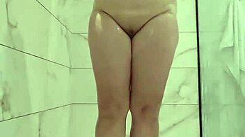 Chubby Jurels Showers Spreading Big Ass Shaved Pussy