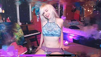 Blonde Camgirl Fingers Pussy Toys Titties Teasing Ass